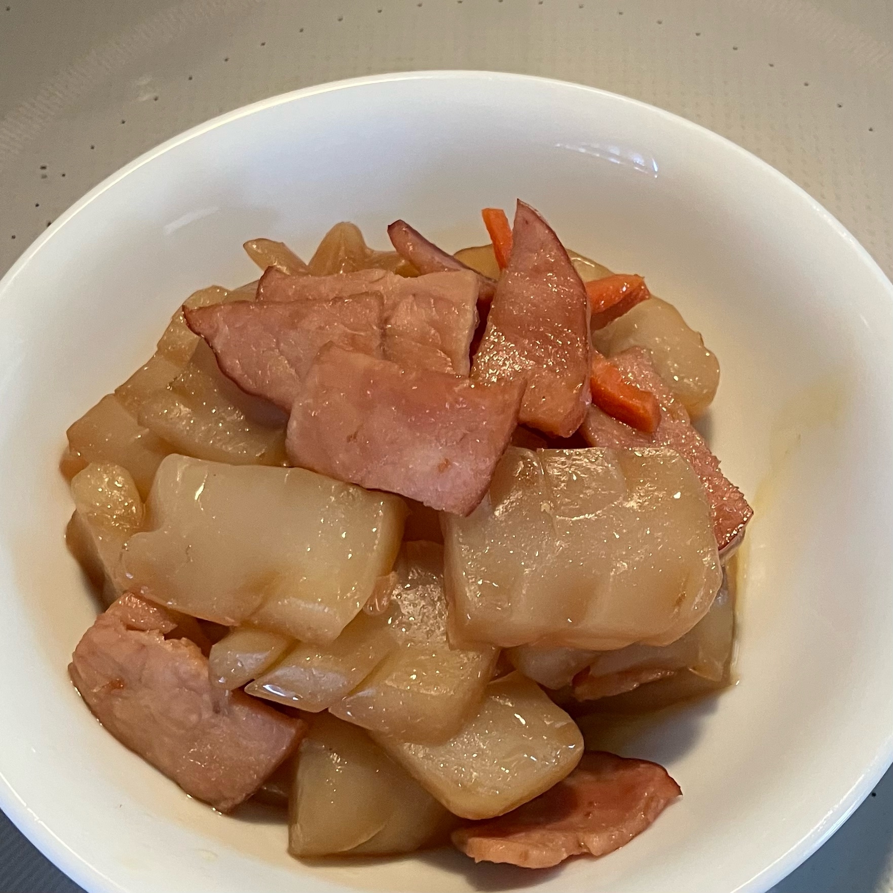 多層鍋で《こんにゃくとハムの煮物》