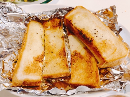 食パンでお手軽！(^^)ガーリックトースト♪