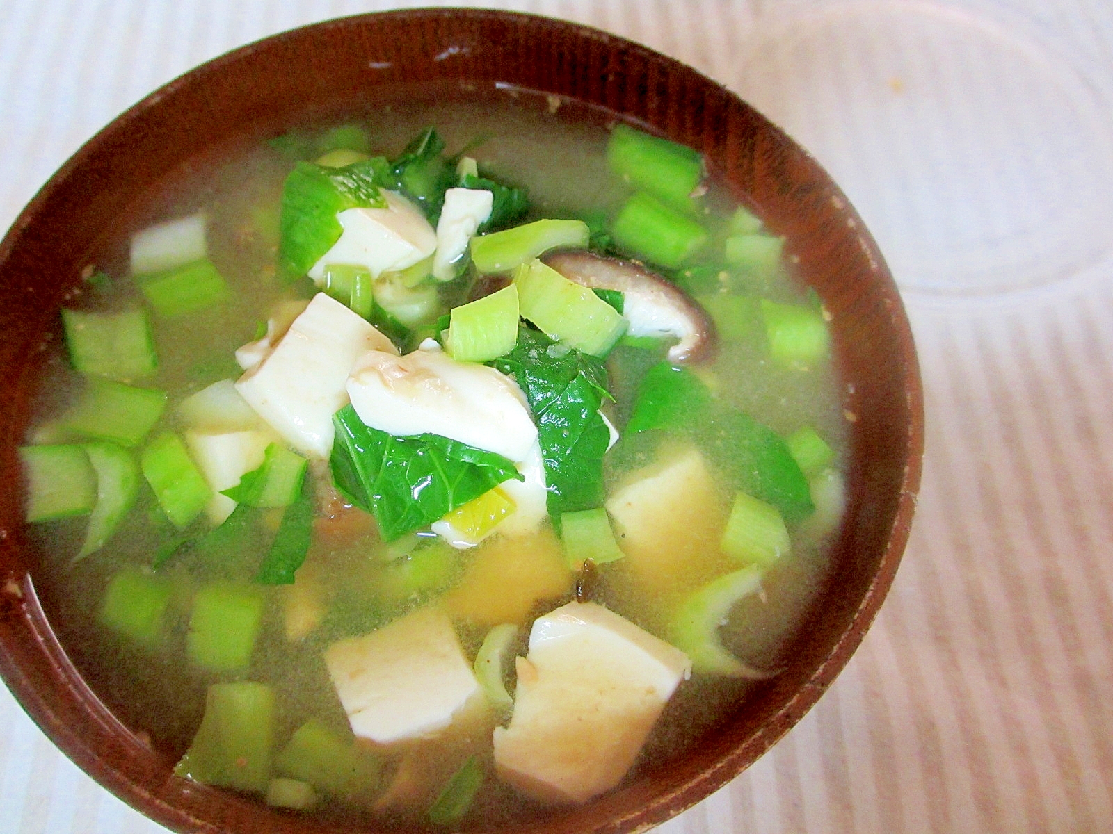 小松菜、豆腐、椎茸の簡単味噌汁