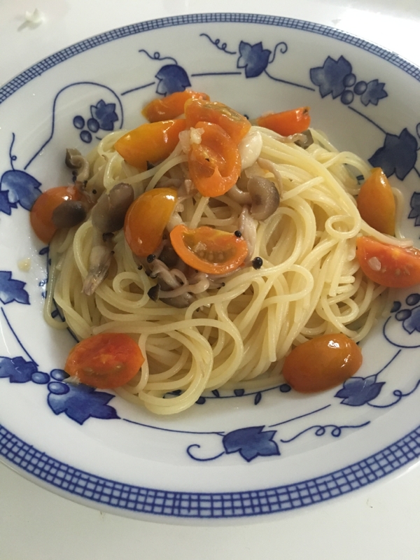 ミニトマトとしめじの塩パスタ