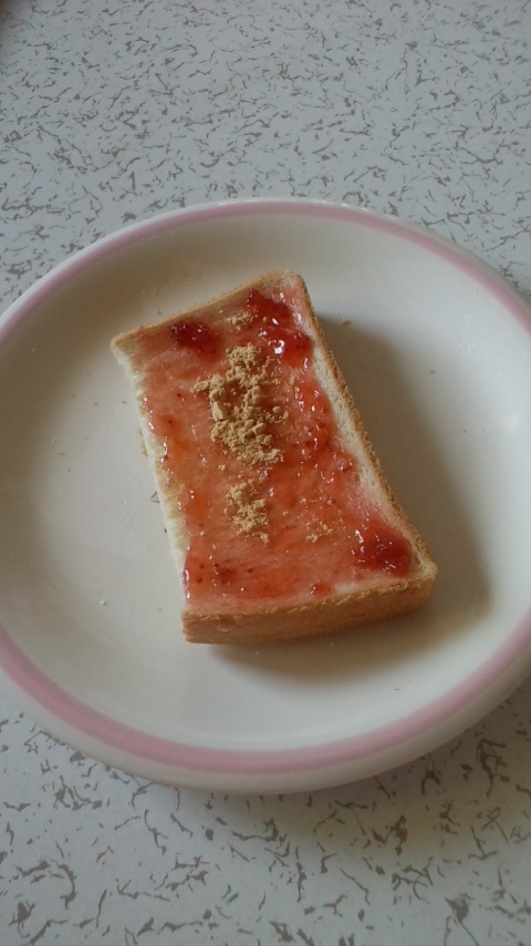 苺ジャムときな粉のトースト