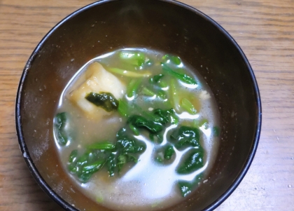 ほうれん草とわかめと麩の味噌汁
