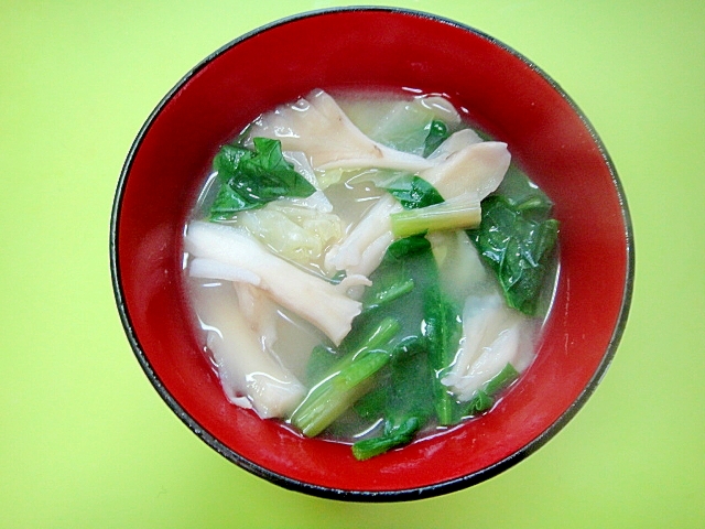 キャベツと舞茸ほうれん草の味噌汁