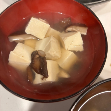 椎茸とえのきと豆腐のお吸い物