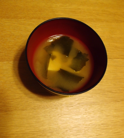 こくと深みの味わいꕤわかめと豆腐のお味噌汁✧˖°