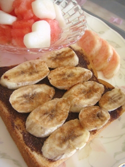 完熟バナナ早く使わないと～(；＾＿＾A ｱｾ
チョコにバナナそしてシナモン相性抜群で美味しいですね（*^_^*）デザートと一緒にいただきました♪