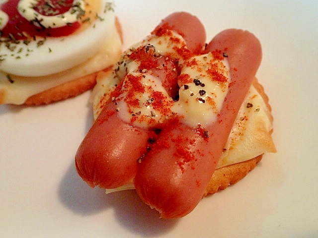 チーズとウインナーの焼きリッツ