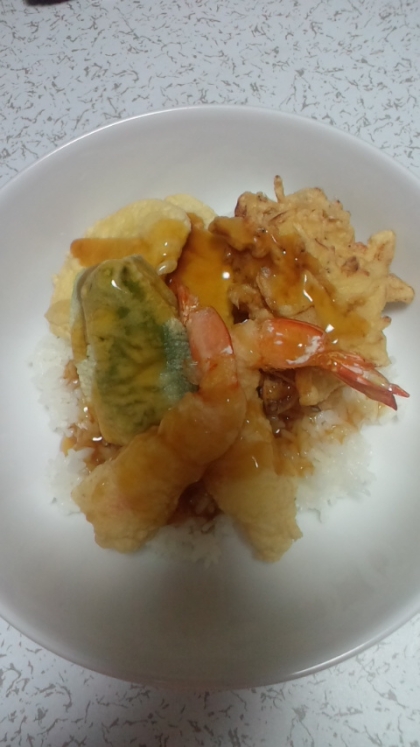 こんばんは♡
夕食に家にあった材料を天ぷらにして天丼で美味しく食べました♪ご飯とガッツリ食べれて嬉しかったです（＾ｕ＾）
ご馳走様でした～