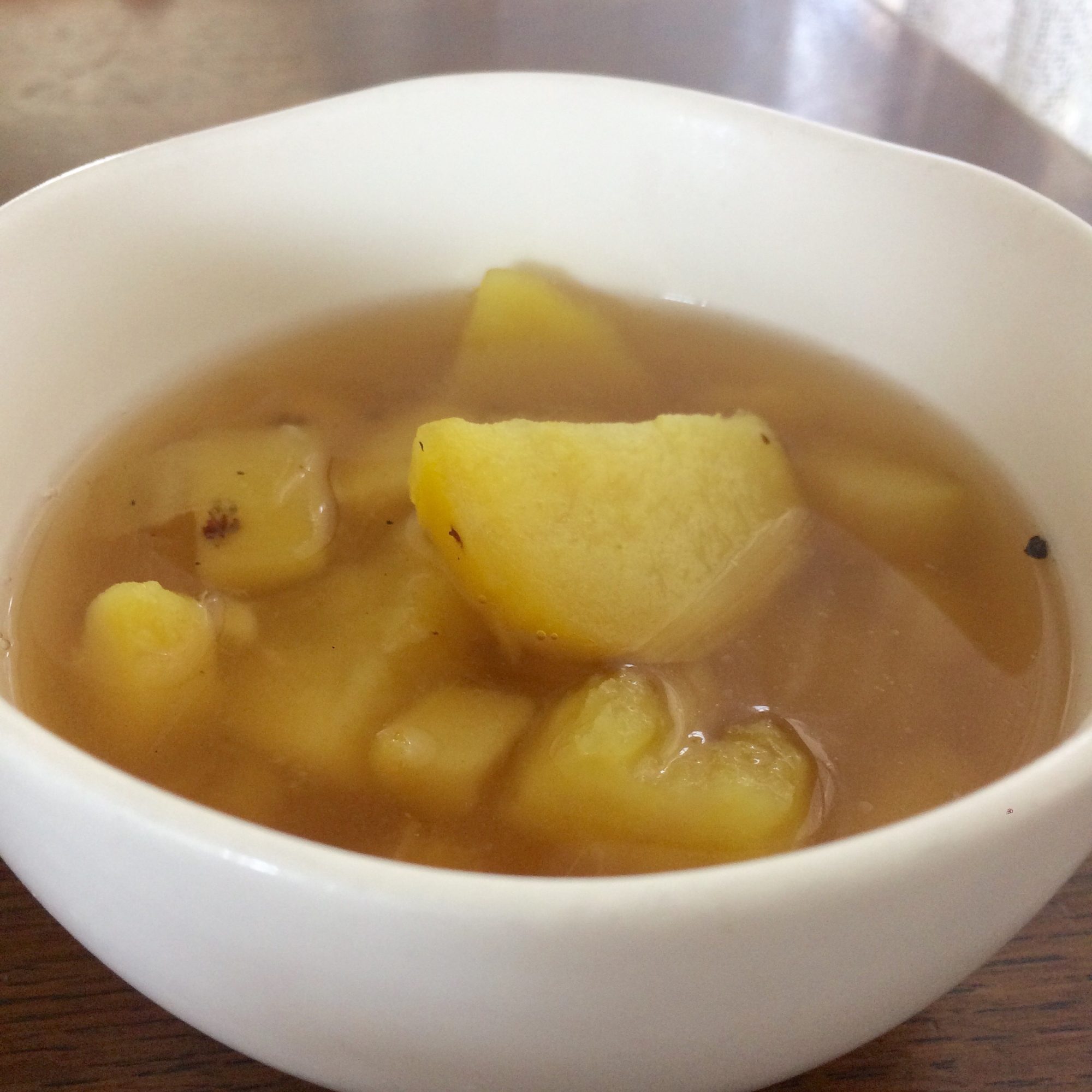サツマイモ、豚バラ出汁のスープ