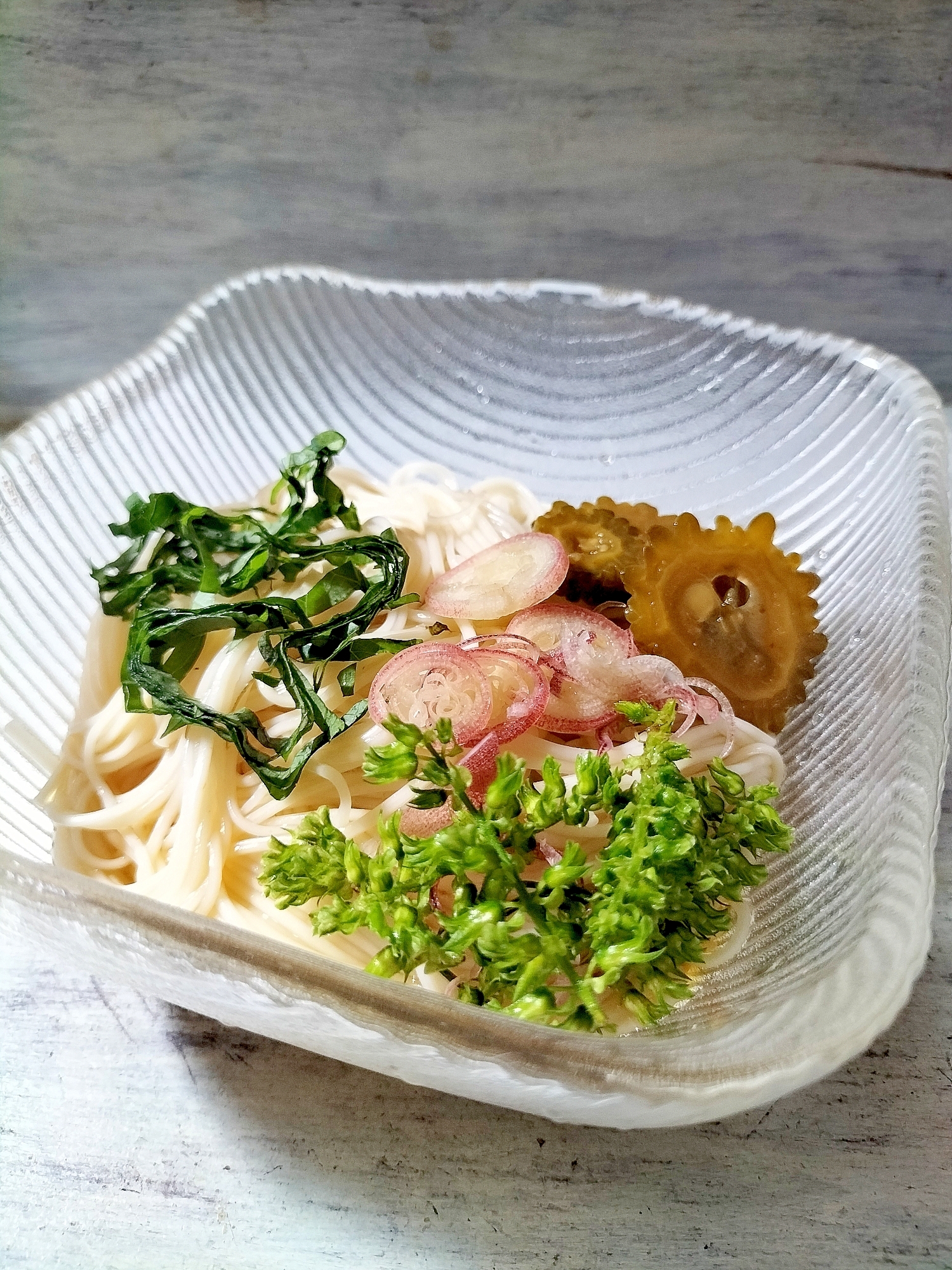 パンチの効いた穂紫蘇とゴーヤの佃煮そうめん