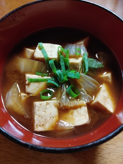 豆腐と白菜の味噌汁