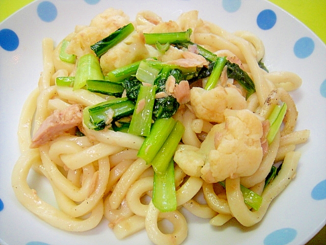 カリフラワーとツナ小松菜の焼きうどん