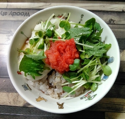 こんにちは♪鰹節入りのご飯で美味しく食べれました♡
雑穀米で作ったのですが貝割れと紫蘇ととろろでとっても美味しかったです♪美味しいレシピ感謝です(*´˘`*)