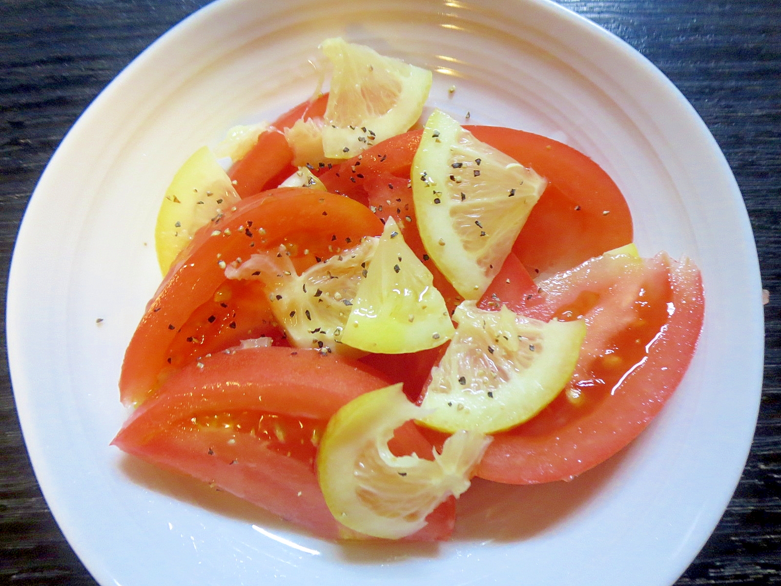 蜂蜜レモン漬けのトマトサラダ