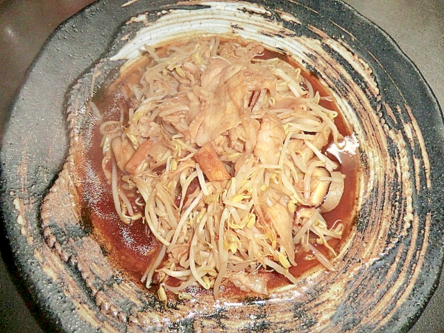 中華生姜焼きソースで豚肉ともやしの炒め物