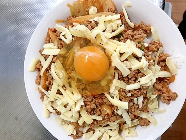 ひき肉を使った豚キムチーズ丼