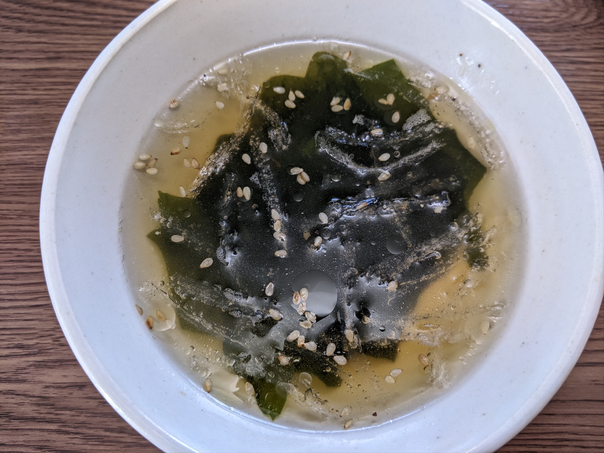 わかめと糸寒天の即席中華スープ