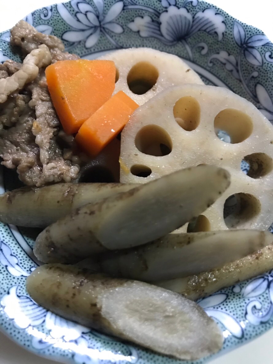 牛肉で✨蓮根とごぼうの煮物(^ ^)