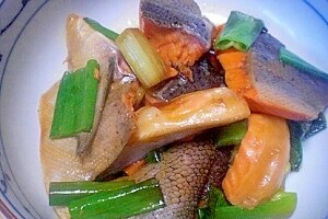 お魚食べよう！ 「サーモンと白ネギのアラ煮」 ♪♪ レシピ・作り方 by