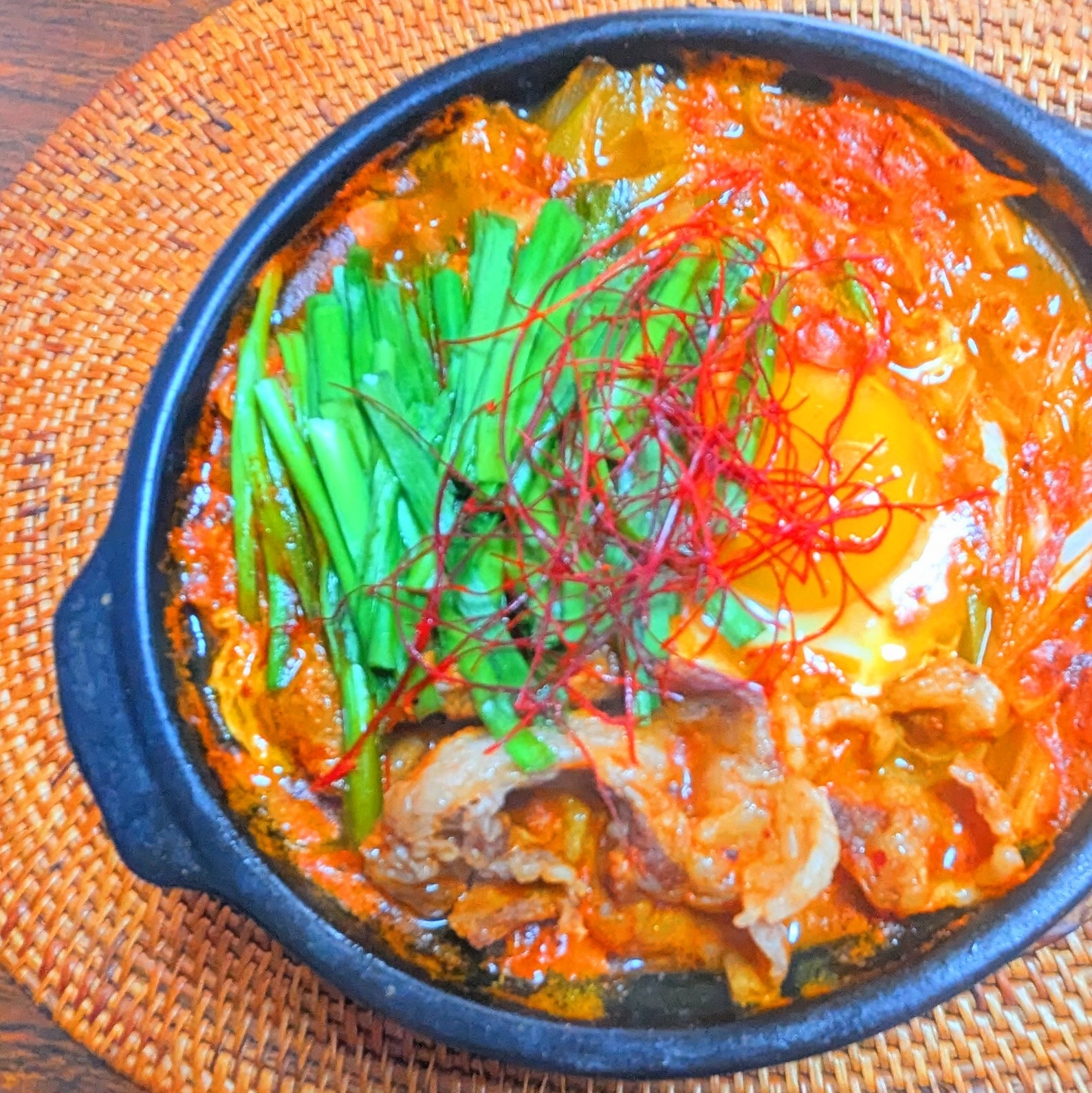 韓国風のピリ辛鍋煮込みうどん