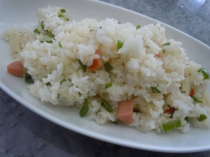 炊飯器でピーマンとソーセージと玉ねぎのミルクピラフ