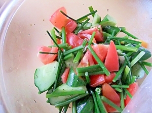 スタミナ満点？！にんにくの芽ｄｅ野菜サラダ