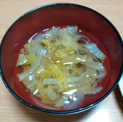 キャベツと白菜としめじのコンソメスープ(^ ^)