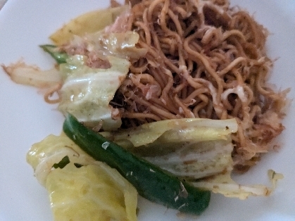 風味が全く変わる！！鰹節と胡麻油焼きそば！！