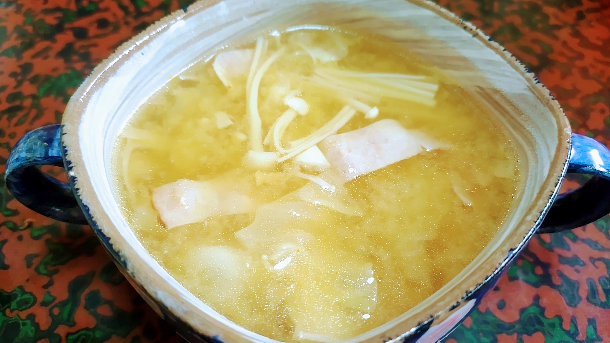 ベーコンとエノキとキャベツの味噌ケチャップスープ