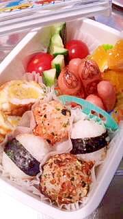 幼稚園のお弁当 コロコロおにぎり レシピ 作り方 By Toytoy Saori05 楽天レシピ 幼稚園のお弁当 コロコロおにぎり レシピ 作り方 By Toytoy Saori05 楽天レシピ