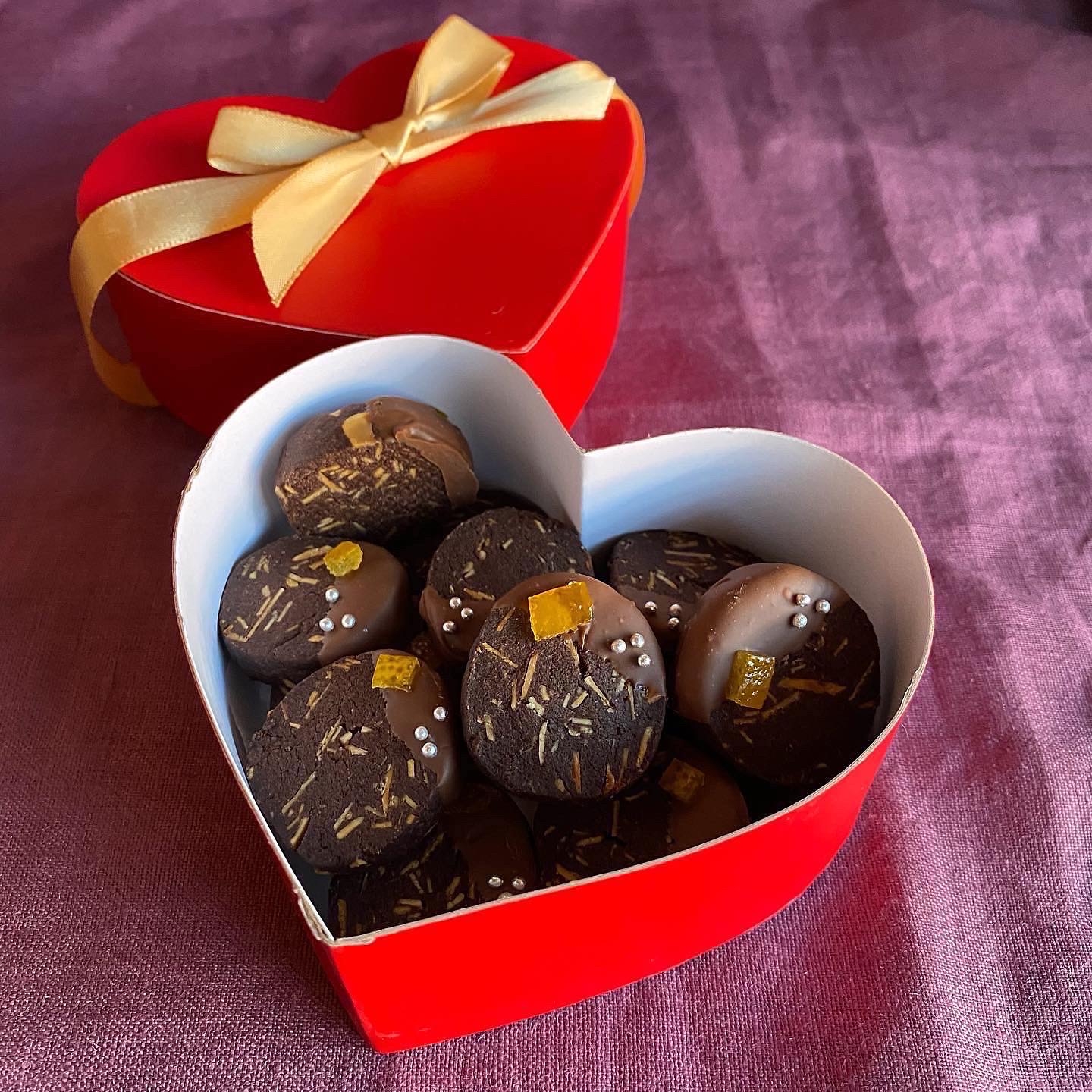 オレンジピールのせチョコがけアーモンドクッキー レシピ 作り方 By 石野美和 楽天レシピ オレンジピールのせチョコがけアーモンドクッキー レシピ 作り方 By 石野美和 楽天レシピ