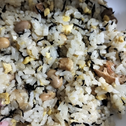 ひじきの煮物リメイク♪我が家の“和風チャーハン”