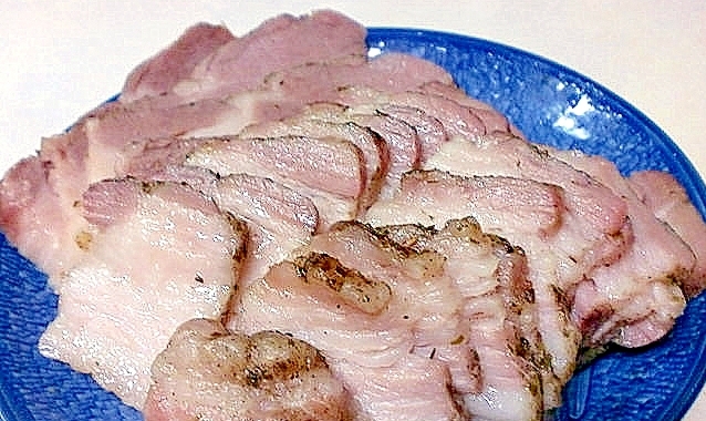 電子レンジや炊飯器でしっとりやわらか！鶏肉・豚肉で作る絶品「自家製ハム」