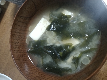 豆腐とワカメの味噌汁♪簡単すぐできる！