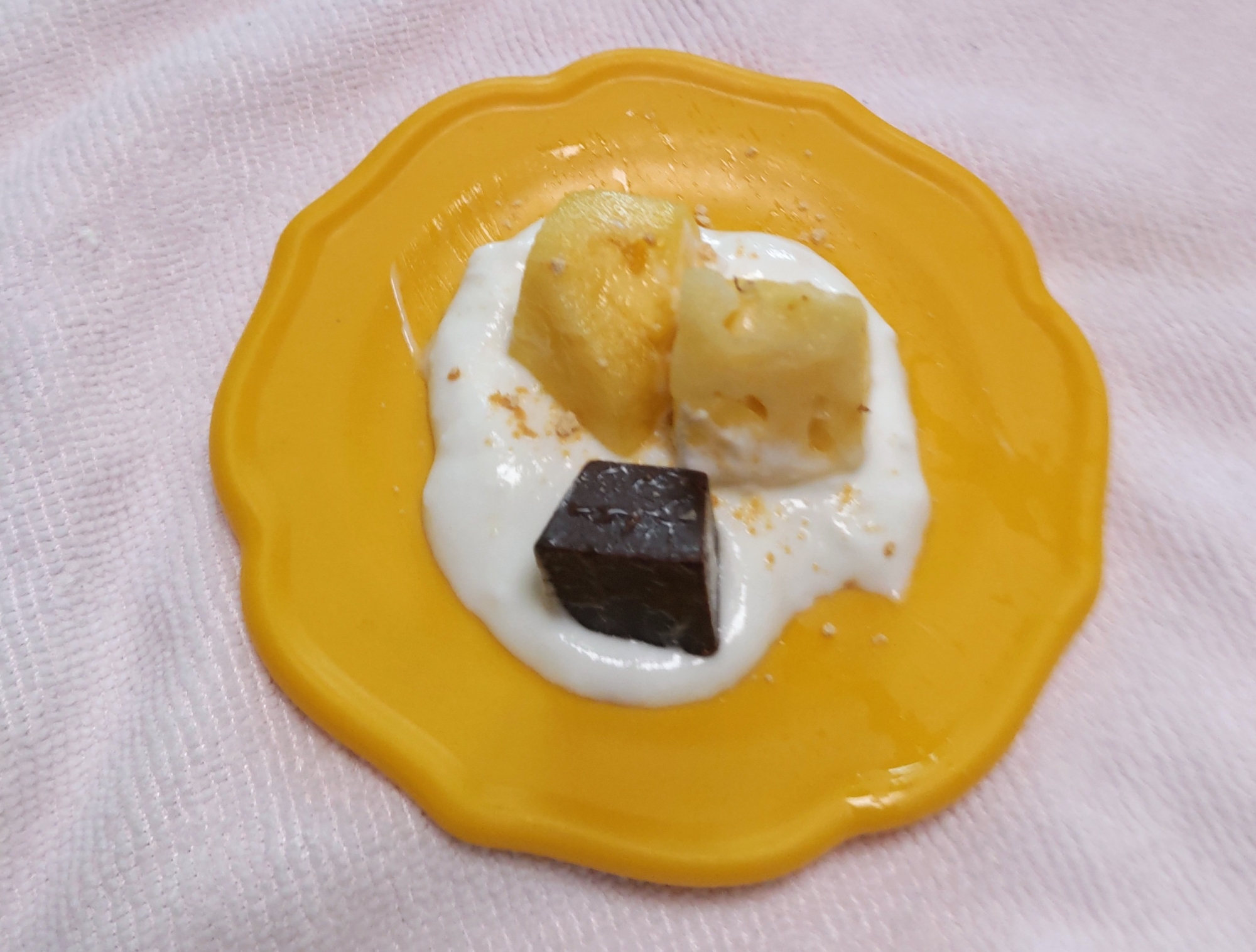 ヨーグルトに♪パインとチョコを