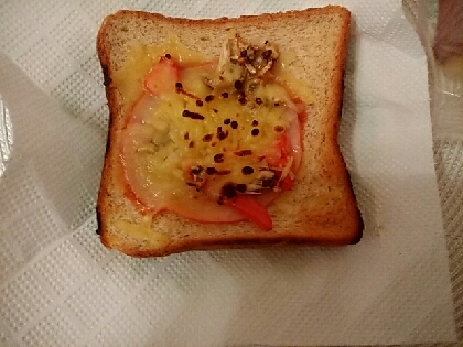 ハムときのこうまうま❤全粒粉の食パン&植物性ビーガン用チーズで作った❤このビーガン用とろけチーズのはずがなかなか溶けないwで少し焦げたw