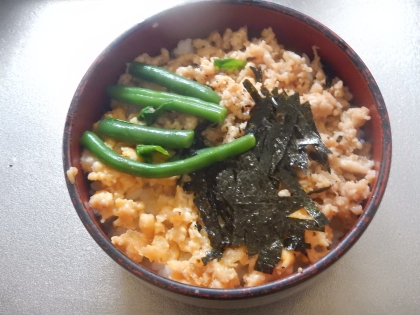 簡単レンジで作る鶏そぼろ丼♪