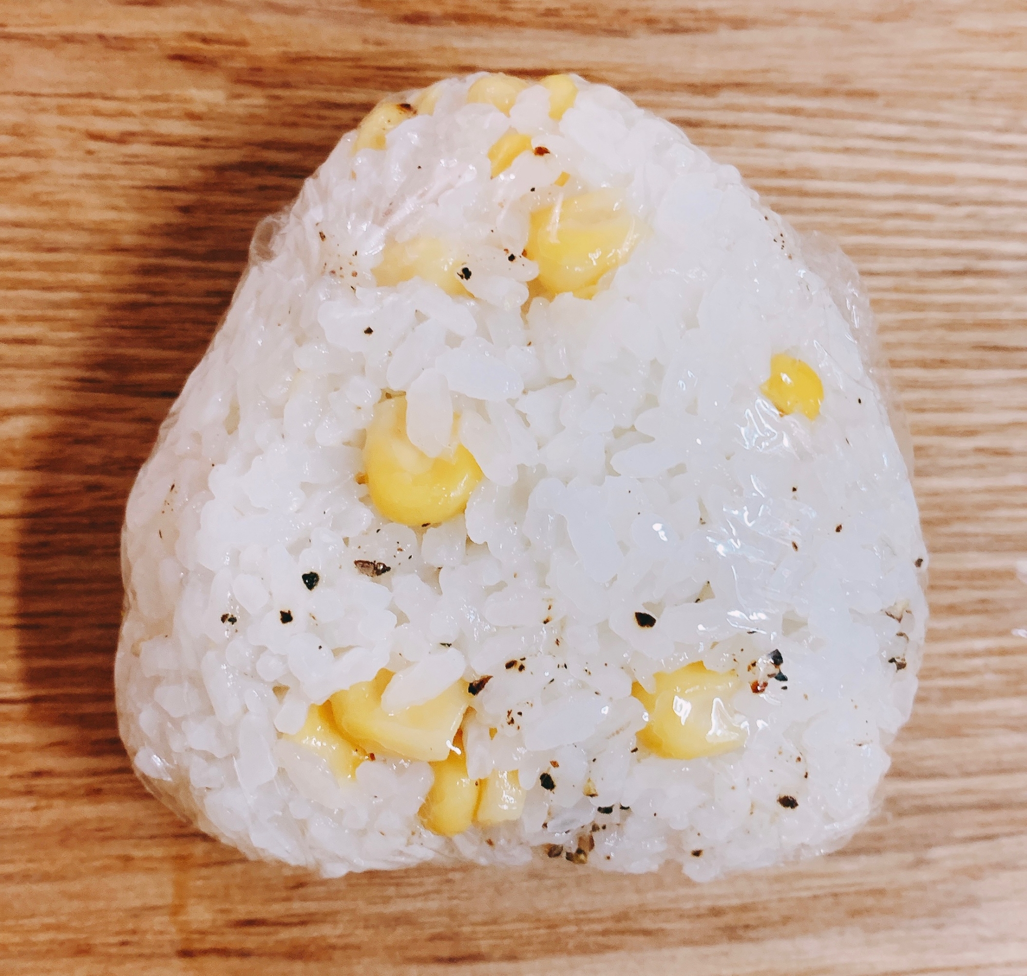 ご飯に混ぜるだけ 簡単コーンバターおにぎり レシピ 作り方 By Tweemy 楽天レシピ