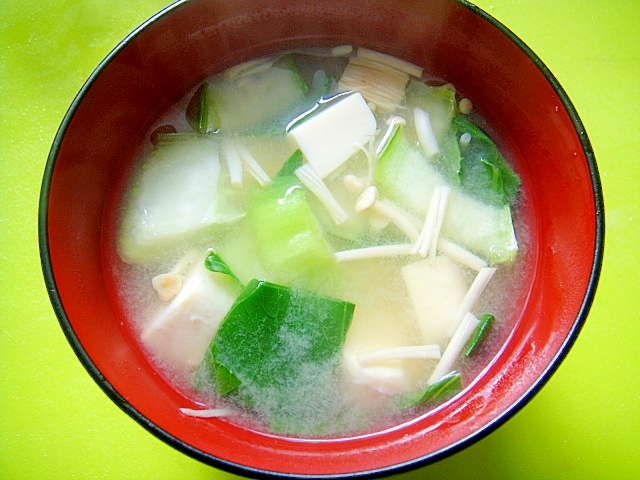 豆腐チンゲン菜えのきの味噌汁