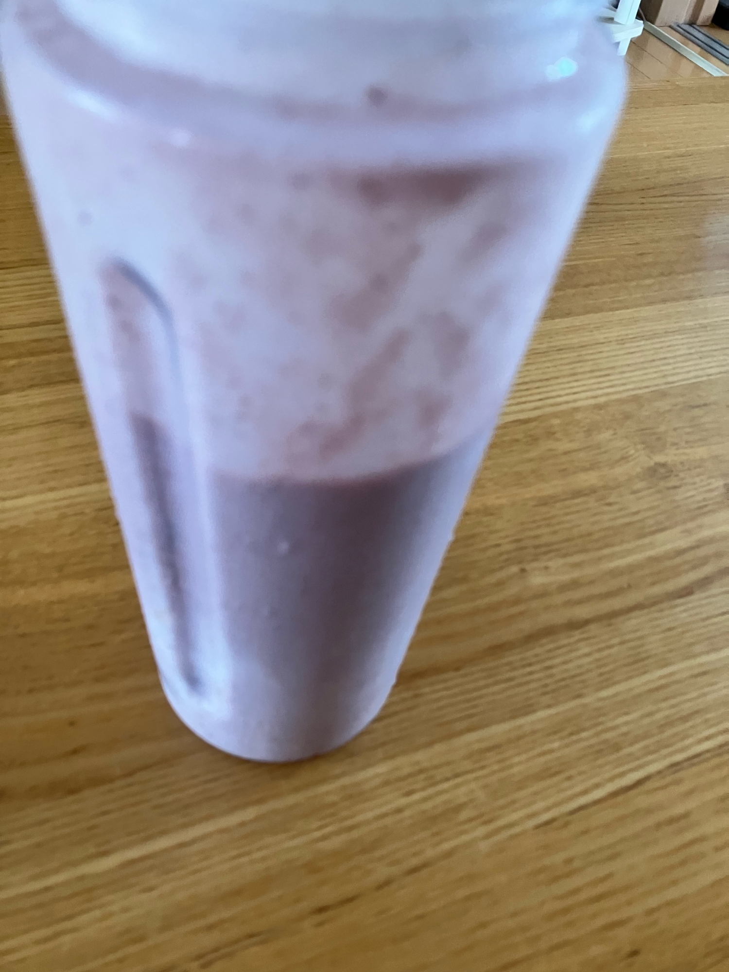 アサイーとバナナ、アップルマンゴーのスムージー