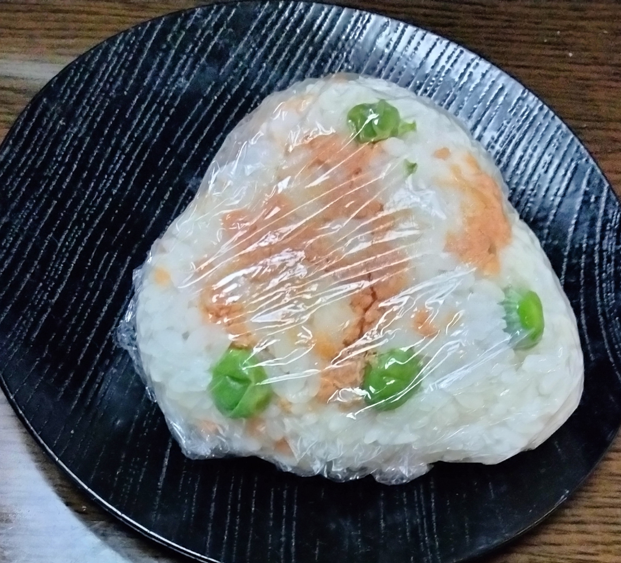 おにぎりアレンジ えんどう豆&鮭フレーク