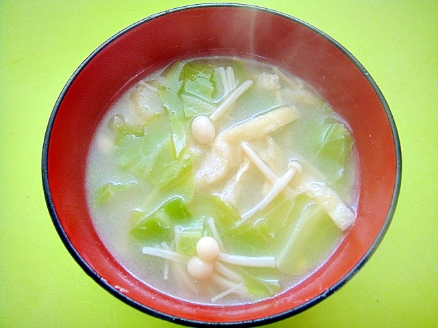 キャベツ油揚げえのきの味噌汁