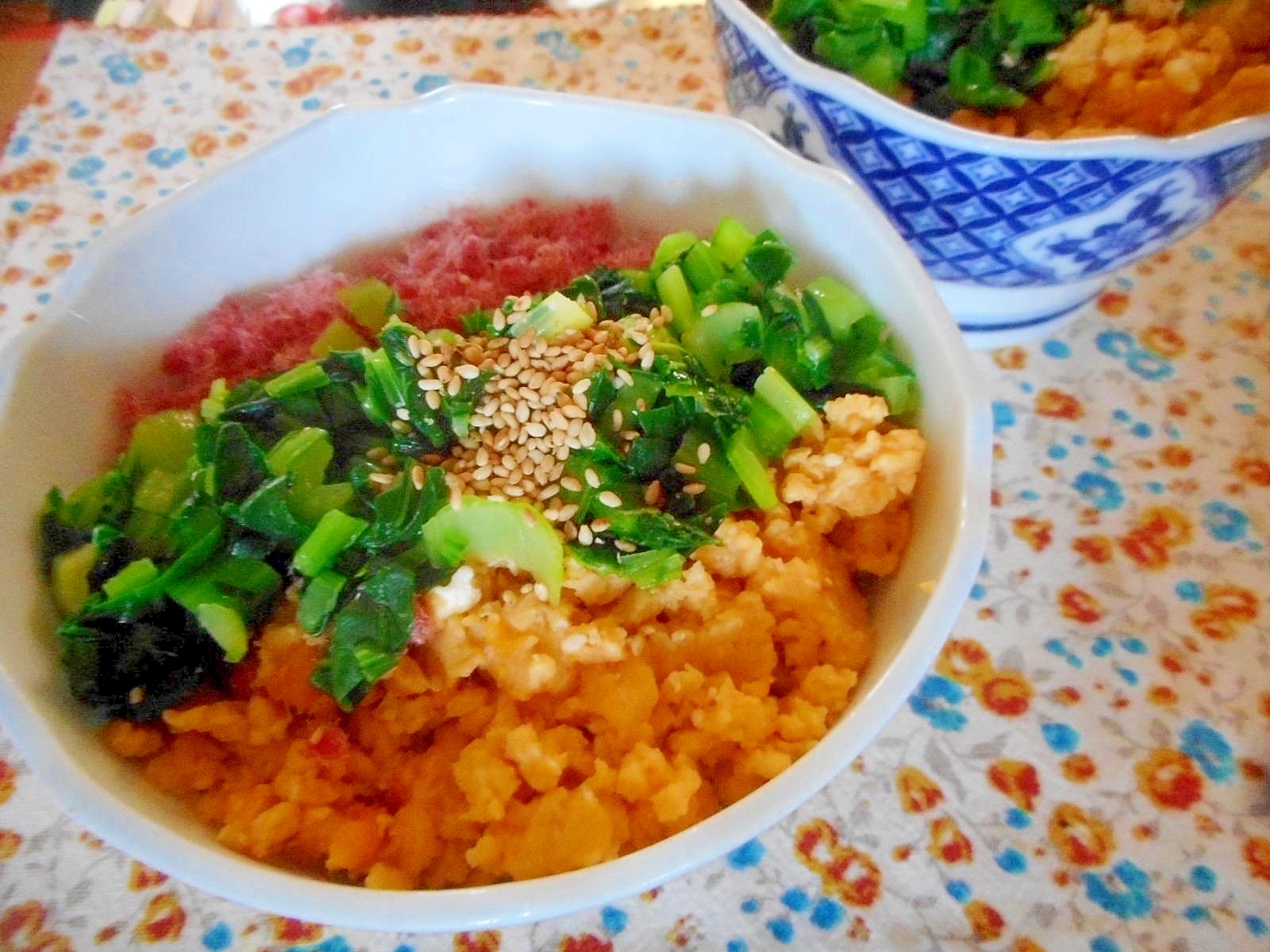 桜でんぶと炒り卵の三色丼