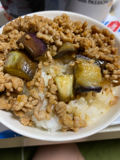 子供が喜ぶ(^^)ナスと合挽肉の簡単ボロネーゼ丼♪