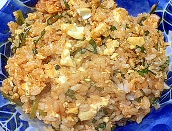 豆腐とニラのゴマ油ケチャップチャーハン
