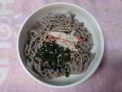 わかめとカニカマの冷やし蕎麦