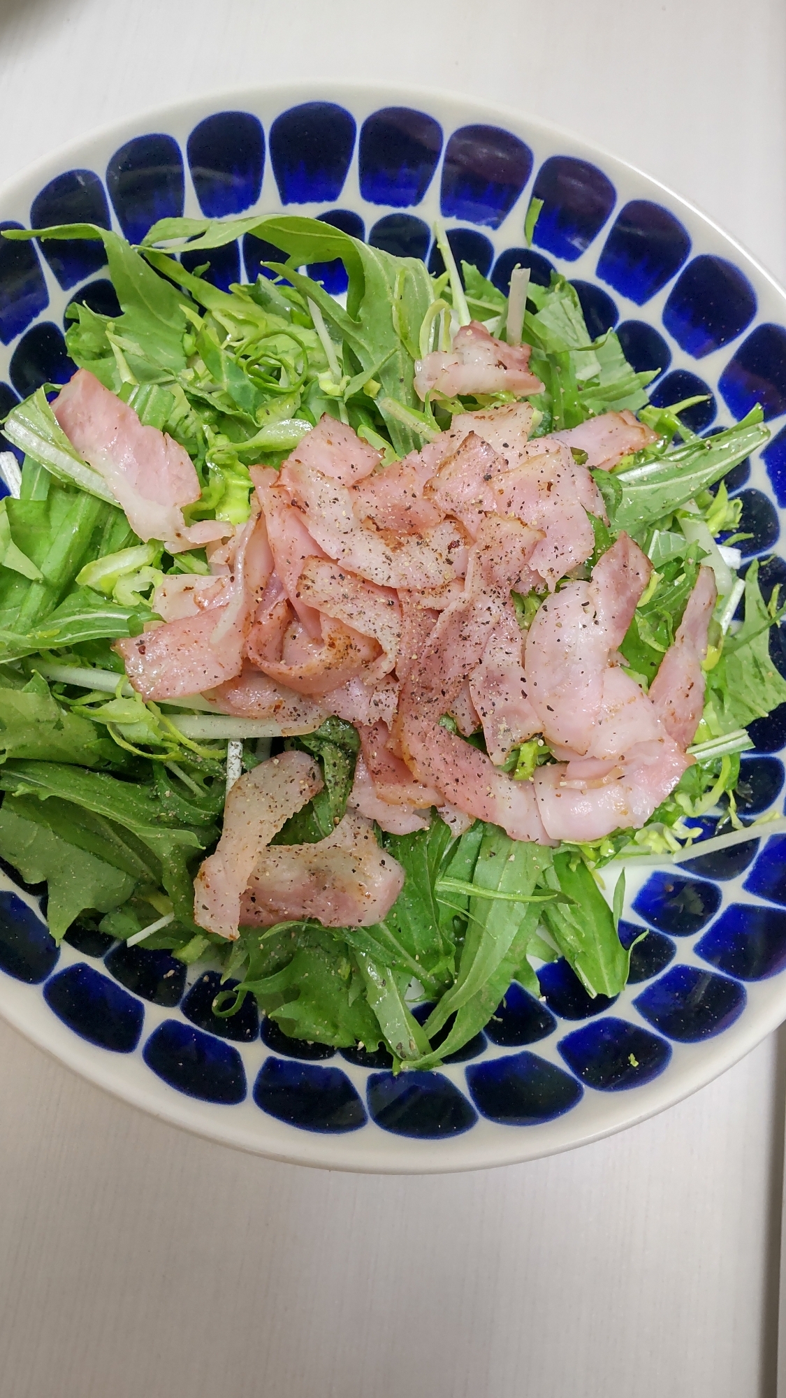 水菜と千切りキャベツとベーコンのサラダ☆