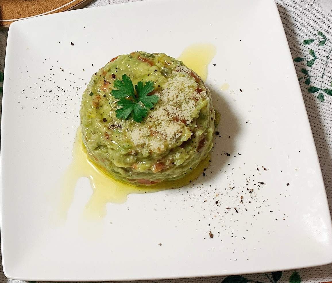 お家でイタリアン♪アボガドとトマトのサルサ