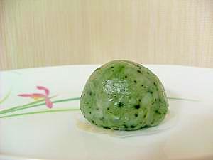 とっても簡単、米粉で作るよもぎもち(柏餅の餅にも)