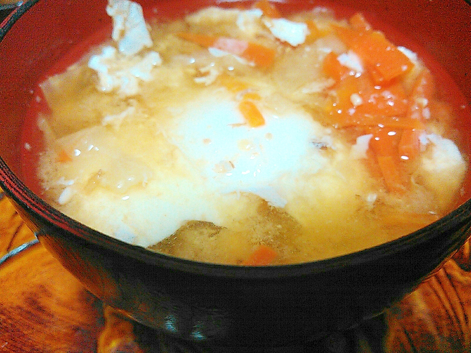 人参と卵の味噌汁